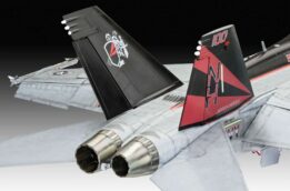 revell - 1:32 f/a-18f super hornet (03847) model kit