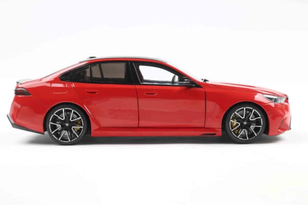 Solido - 1:18 BMW M5 (G90) 2025 Fire Red - Diecast Model