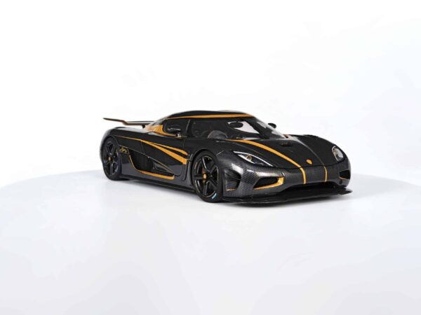 FrontiArt - 1:18 Koenigsegg Agera S Hundra Carbon Gold (Full Openings) - Limited Edition Resin Model 44 FrontiArt - 1:18 Koenigsegg Agera S Hundra Carbon Gold (Full Openings) - Limited Edition Resin Model