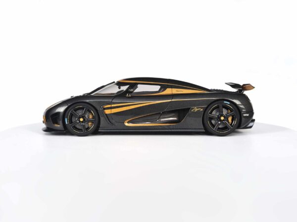FrontiArt - 1:18 Koenigsegg Agera S Hundra Carbon Gold (Full Openings) - Limited Edition Resin Model 39 FrontiArt - 1:18 Koenigsegg Agera S Hundra Carbon Gold (Full Openings) - Limited Edition Resin Model