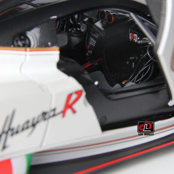 LCD - 1:18 Pagani Huayra R Pearl White 2021 - Diecast Model
