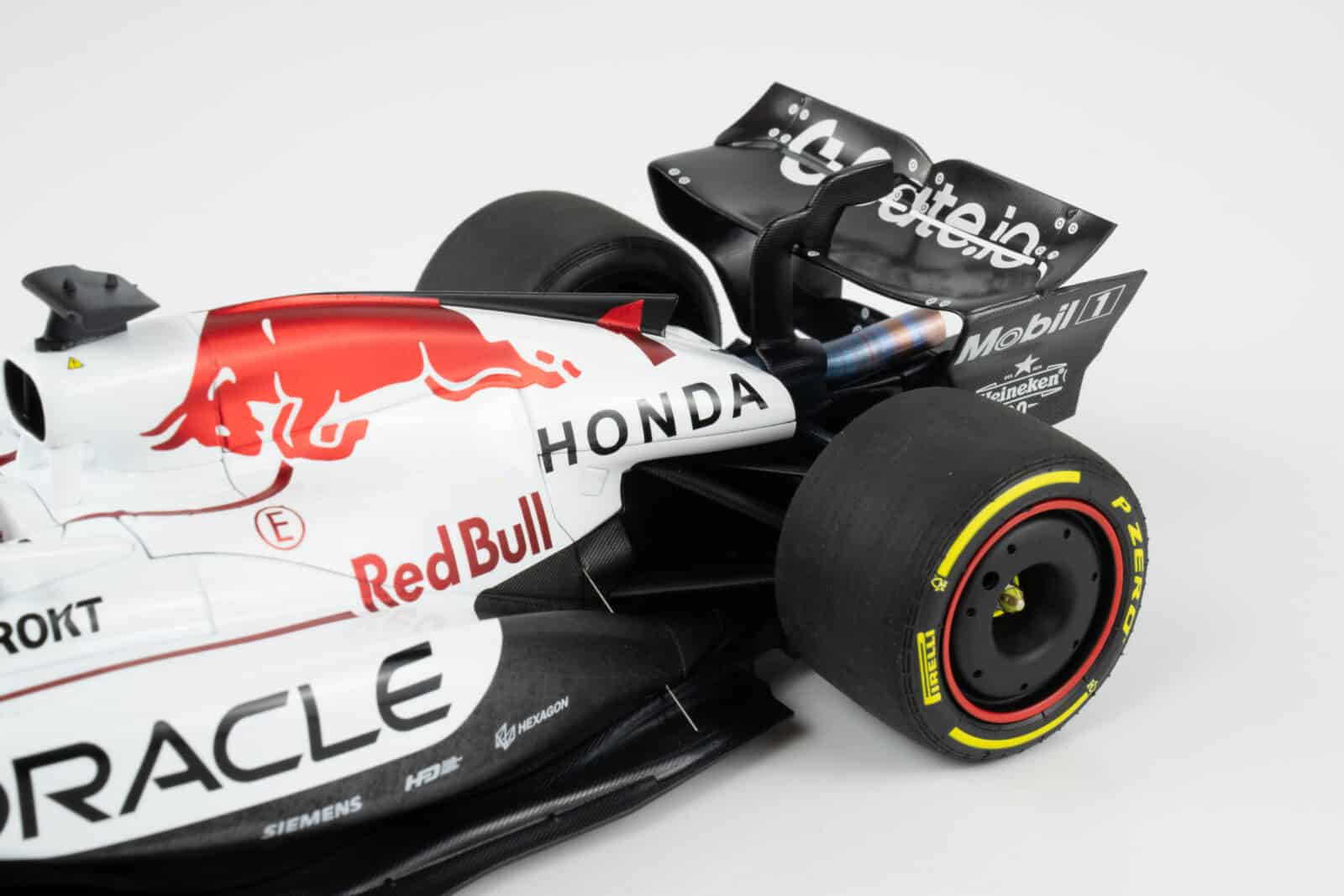 Minichamps 1:18 Red Bull Racing RB21 No.1 Max Verstappen Winner