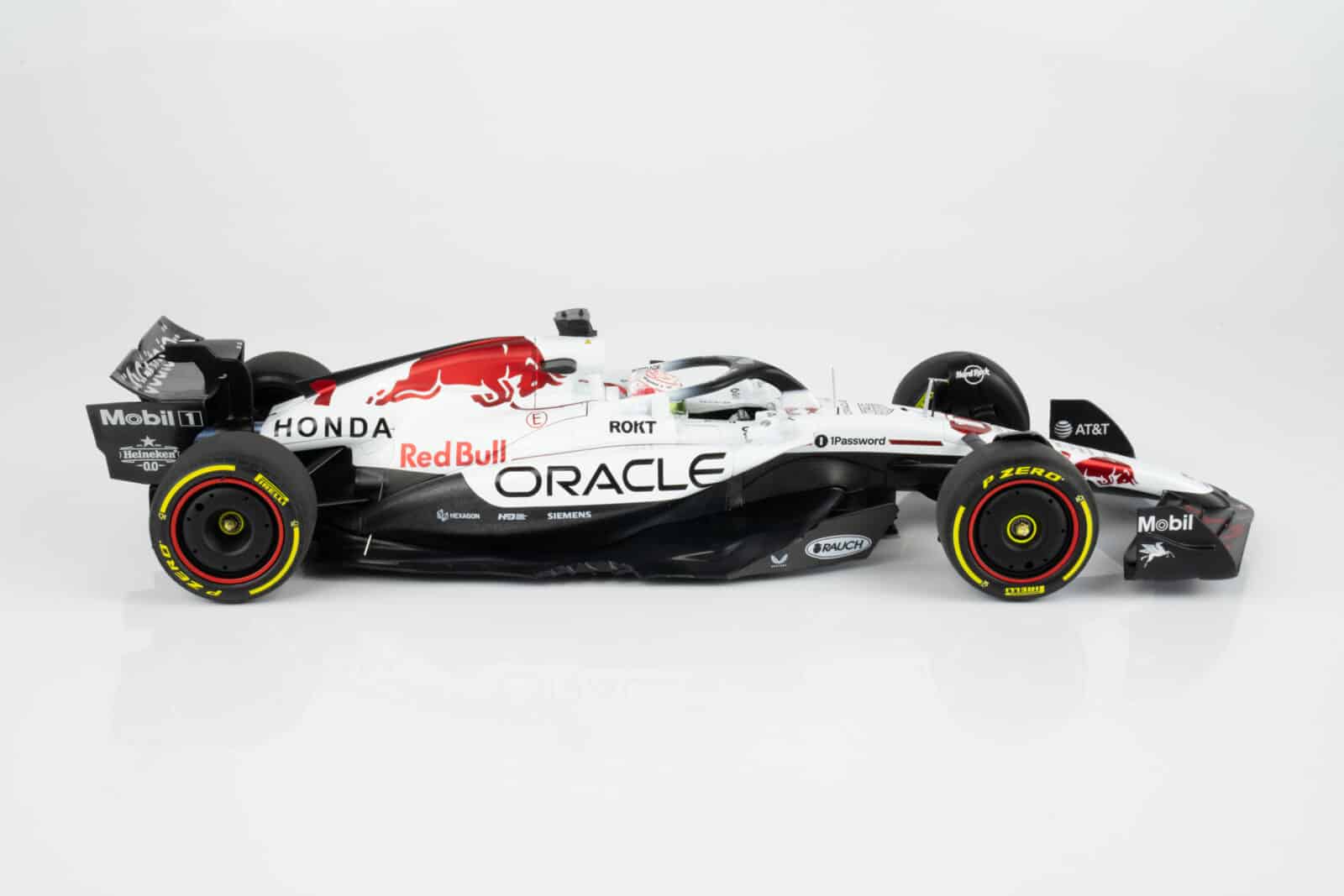 Minichamps 1:18 Red Bull Racing RB21 No.1 Max Verstappen Winner