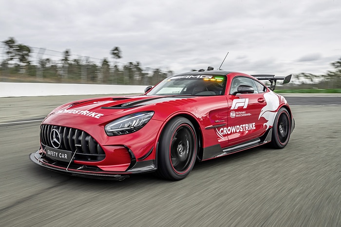 Minichamps - 1:18 Mercedes-AMG GT Black Series F1 2025 Safety Car - Limited Edition Diecast Model 1 Minichamps - 1:18 Mercedes-AMG GT Black Series F1 2025 Safety Car - Limited Edition Diecast Model