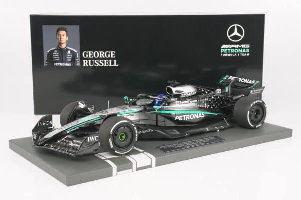 Minichamps 1:18 Mercedes-AMG W16 E Performance No.63 George Russell Winner Singapore GP 2025 black silver resin model (117251863) - with Russell backdrop card, front three-quarter