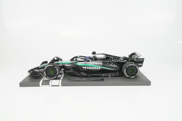 Minichamps 1:18 Mercedes-AMG Petronas F1 Team W16 E Performance No.63 George Russell Winner Singapore GP 2025 (117251863) Limited Edition Resin Model 16 Minichamps 1:18 Mercedes-AMG W16 E Performance No.63 George Russell Winner Singapore GP 2025 black silver resin model (117251863) - side view on display base