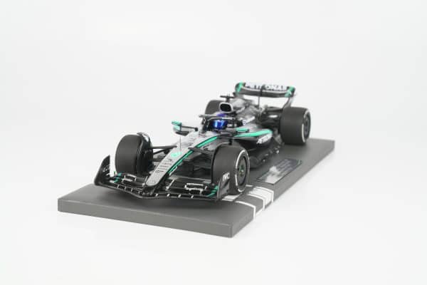 Minichamps 1:18 Mercedes-AMG Petronas F1 Team W16 E Performance No.63 George Russell Winner Singapore GP 2025 (117251863) Limited Edition Resin Model 17 Minichamps 1:18 Mercedes-AMG W16 E Performance No.63 George Russell Winner Singapore GP 2025 black silver resin model (117251863) - front three-quarter view