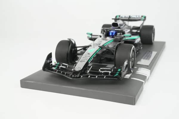 Minichamps 1:18 Mercedes-AMG Petronas F1 Team W16 E Performance No.63 George Russell Winner Singapore GP 2025 (117251863) Limited Edition Resin Model 18 Minichamps 1:18 Mercedes-AMG W16 E Performance No.63 George Russell Winner Singapore GP 2025 black silver resin model (117251863) - high front view