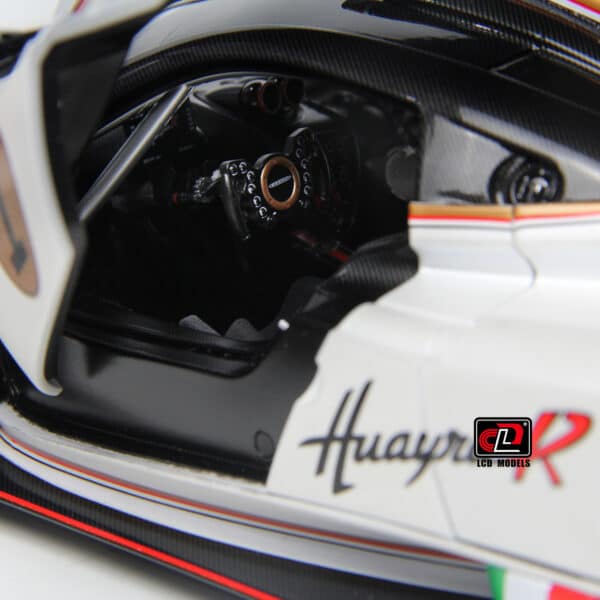 LCD - 1:18 Pagani Huayra R Pearl White 2021 - Diecast Model