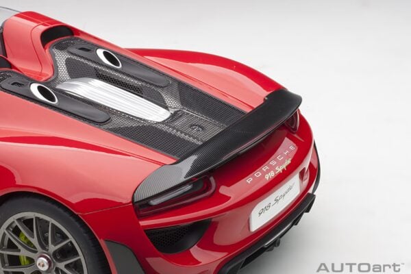 AUTOart - 1:12 Porsche 918 Spyder Weissach Package Guards Red - Composite Model