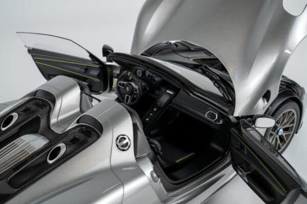 AUTOart 1:12 Porsche 918 Spyder Weissach Package GT Silver Metallic (12123) Composite Model 20 AUTOart 1:12 Porsche 918 Spyder Weissach Package GT Silver Metallic (12123) Composite Model