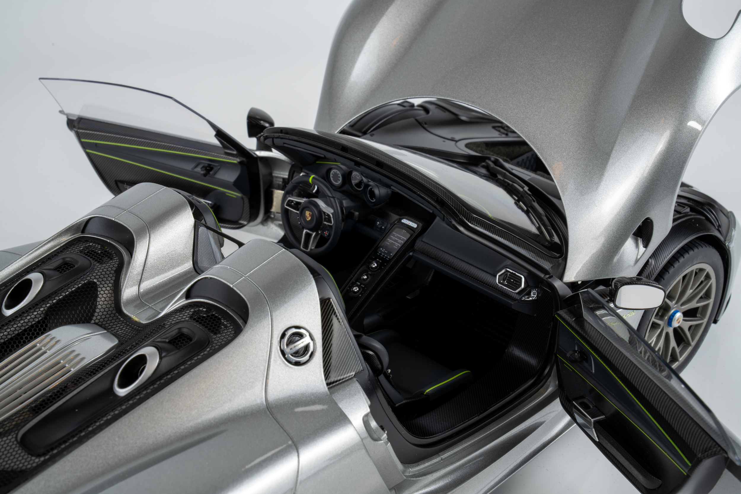 AUTOart 1:12 Porsche 918 Spyder Weissach Package GT Silver Metallic (12123) Composite Model 6 AUTOart 1:12 Porsche 918 Spyder Weissach Package GT Silver Metallic (12123) Composite Model - Image 6