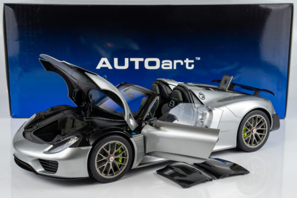 AUTOart 1:12 Porsche 918 Spyder Weissach Package GT Silver Metallic (12123) Composite Model