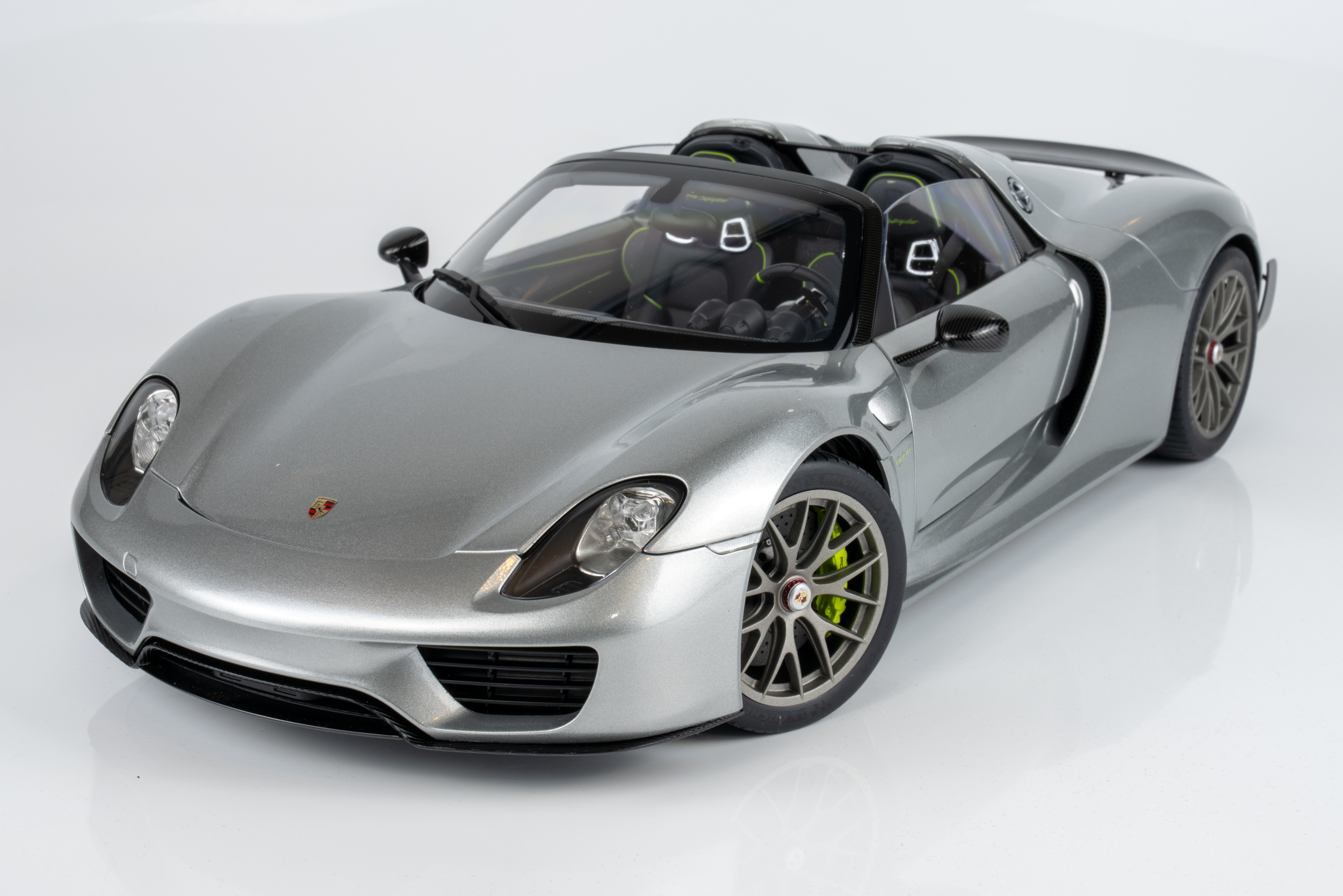 AUTOart 1:12 Porsche 918 Spyder Weissach Package GT Silver Metallic (12123) Composite Model 4 AUTOart 1:12 Porsche 918 Spyder Weissach Package GT Silver Metallic (12123) Composite Model - Image 4