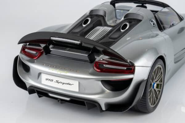 AUTOart 1:12 Porsche 918 Spyder Weissach Package GT Silver Metallic (12123) Composite Model 28 AUTOart 1:12 Porsche 918 Spyder Weissach Package GT Silver Metallic (12123) Composite Model