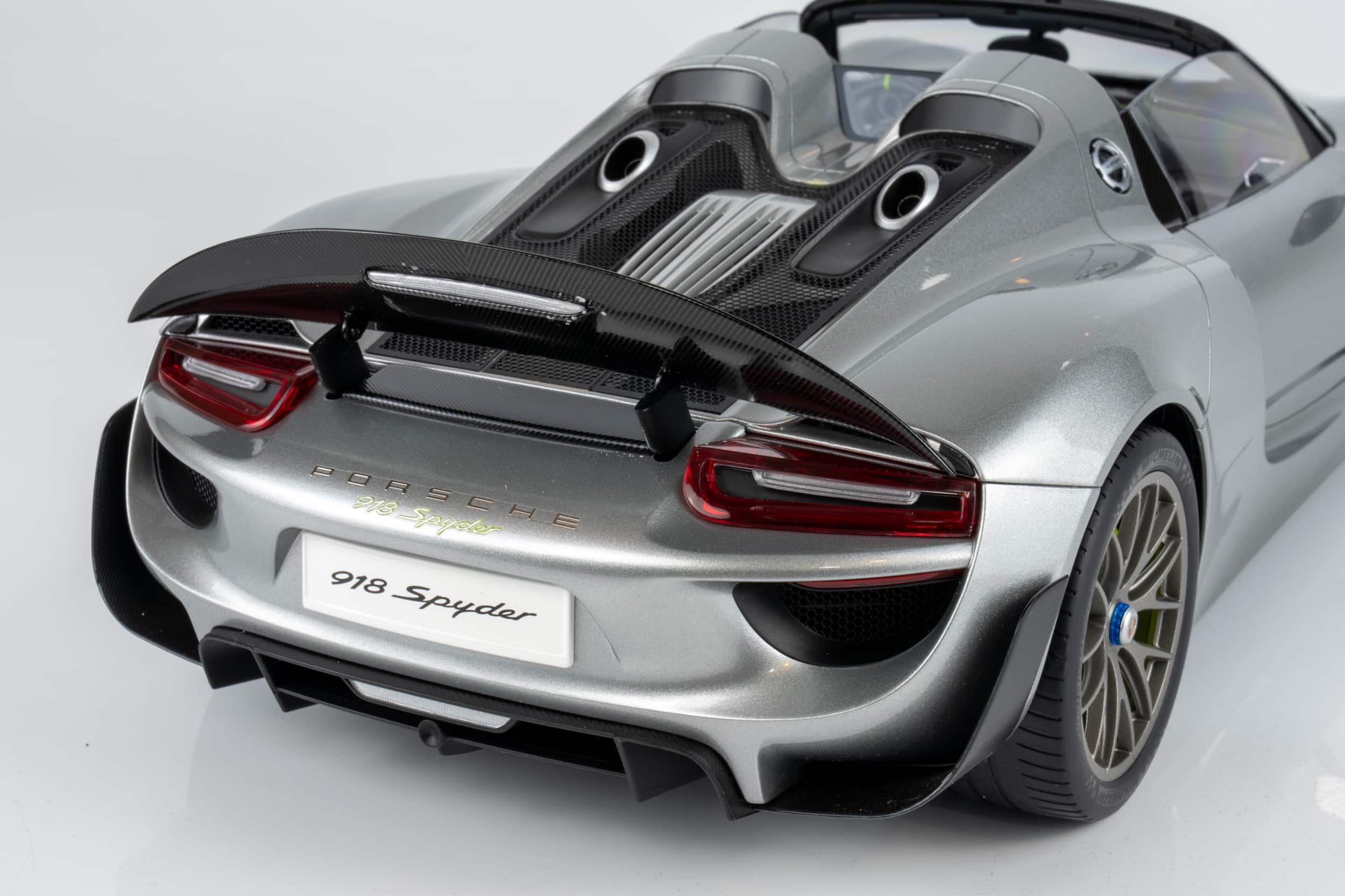 AUTOart 1:12 Porsche 918 Spyder Weissach Package GT Silver Metallic (12123) Composite Model 14 AUTOart 1:12 Porsche 918 Spyder Weissach Package GT Silver Metallic (12123) Composite Model - Image 14