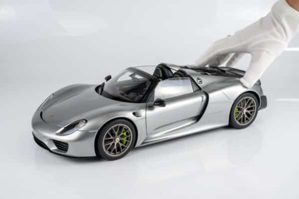 AUTOart 1:12 Porsche 918 Spyder Weissach Package GT Silver Metallic (12123) Composite Model 17 AUTOart 1:12 Porsche 918 Spyder Weissach Package GT Silver Metallic (12123) Composite Model