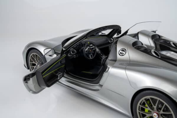 AUTOart 1:12 Porsche 918 Spyder Weissach Package GT Silver Metallic (12123) Composite Model 29 AUTOart 1:12 Porsche 918 Spyder Weissach Package GT Silver Metallic (12123) Composite Model