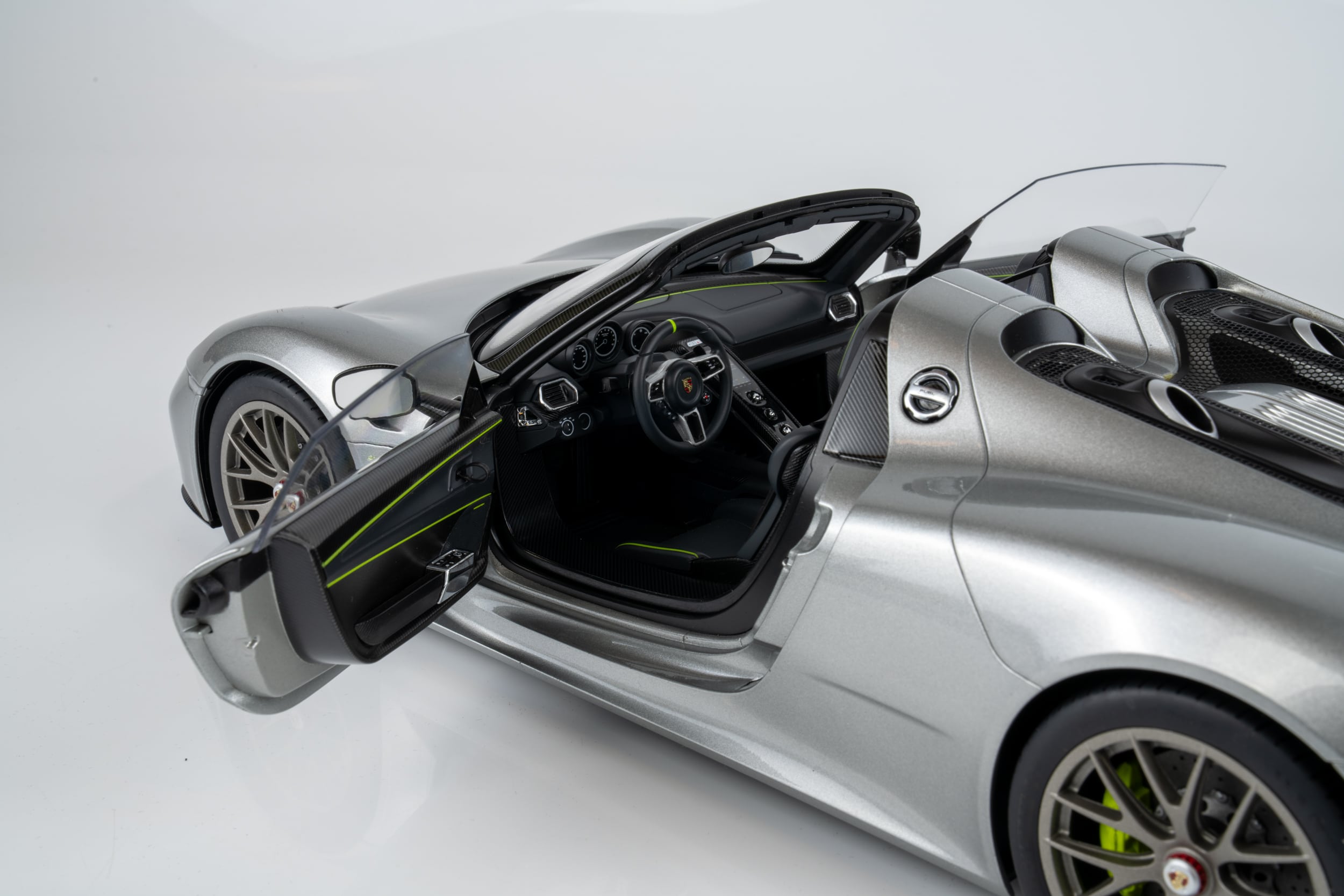AUTOart 1:12 Porsche 918 Spyder Weissach Package GT Silver Metallic (12123) Composite Model 15 AUTOart 1:12 Porsche 918 Spyder Weissach Package GT Silver Metallic (12123) Composite Model - Image 15