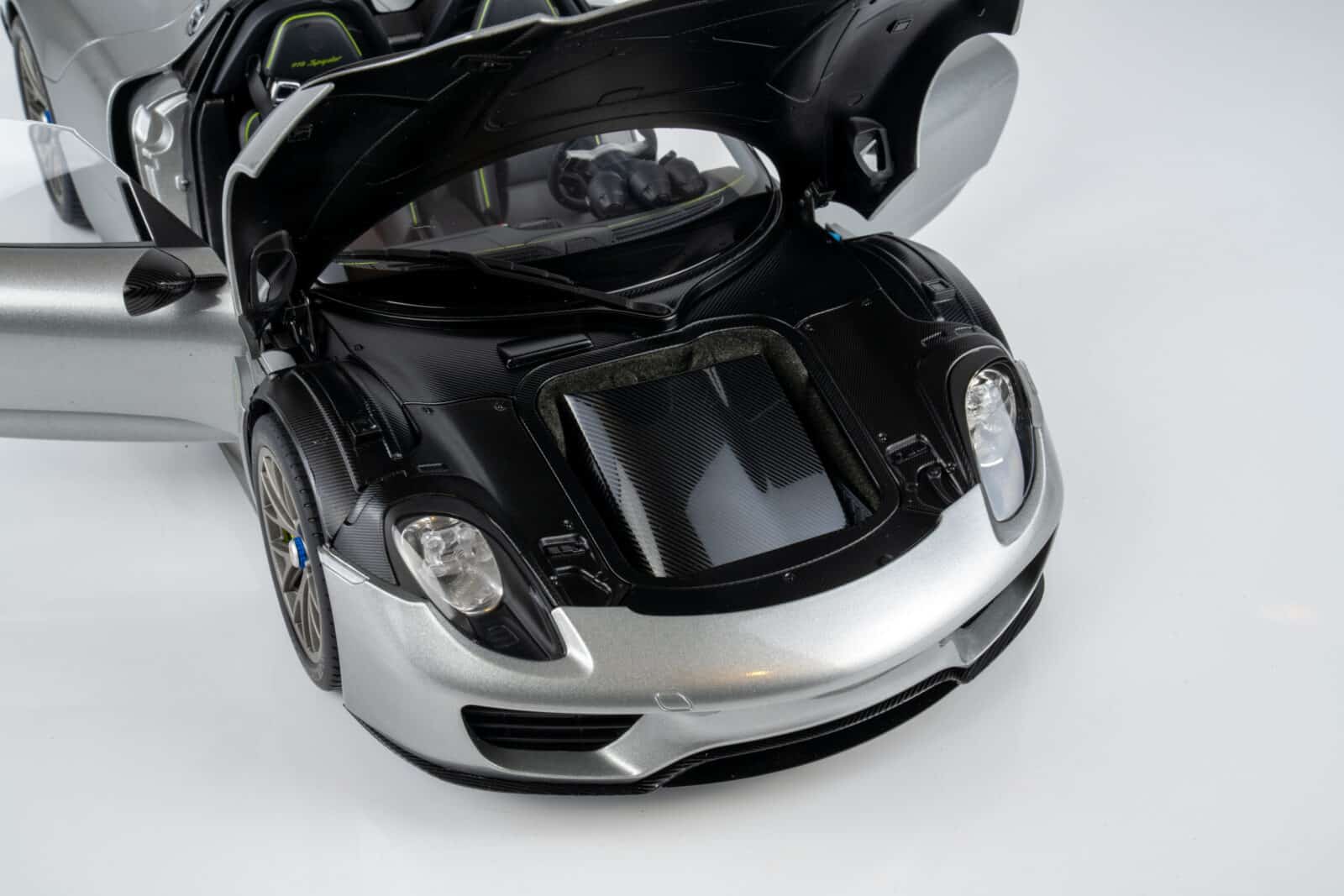 AUTOart 1:12 Porsche 918 Spyder Weissach Package GT Silver