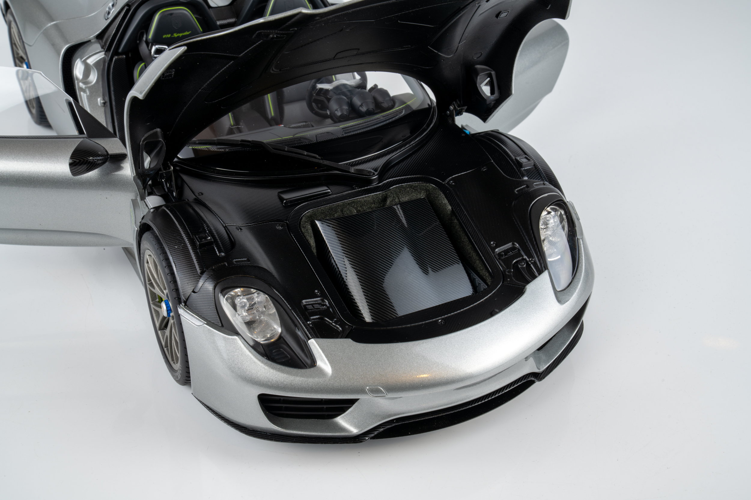 AUTOart 1:12 Porsche 918 Spyder Weissach Package GT Silver Metallic (12123) Composite Model 9 AUTOart 1:12 Porsche 918 Spyder Weissach Package GT Silver Metallic (12123) Composite Model - Image 9