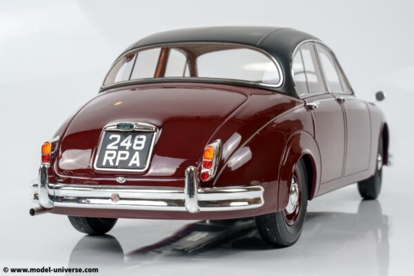 12ART - 1:12 Jaguar Mk.II Maroon with Black Roof "Inspector Morse" (12ART1001053) UK Exclusive Limited Edition Resin Model 16 12ART - 1:12 Jaguar Mk.II Maroon with Black Roof