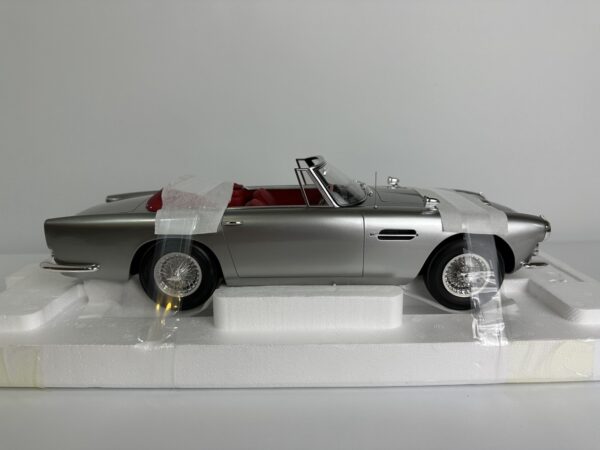 12ART 1:12 Aston Martin DB4 DHC Silver