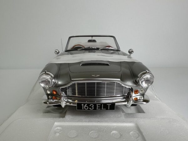 12ART 1:12 Aston Martin DB4 DHC Silver