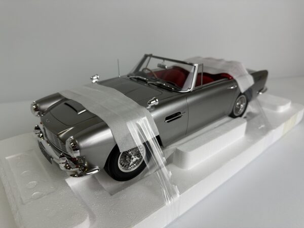 12ART 1:12 Aston Martin DB4 DHC Silver