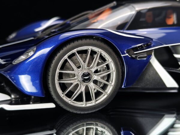 FrontiArt - 1:18 Aston Martin Valkyrie Sabiro Blue Union Jack - Limited Edition Resin Model 28 FrontiArt - 1:18 Aston Martin Valkyrie Sabiro Blue Union Jack - Limited Edition Resin Model