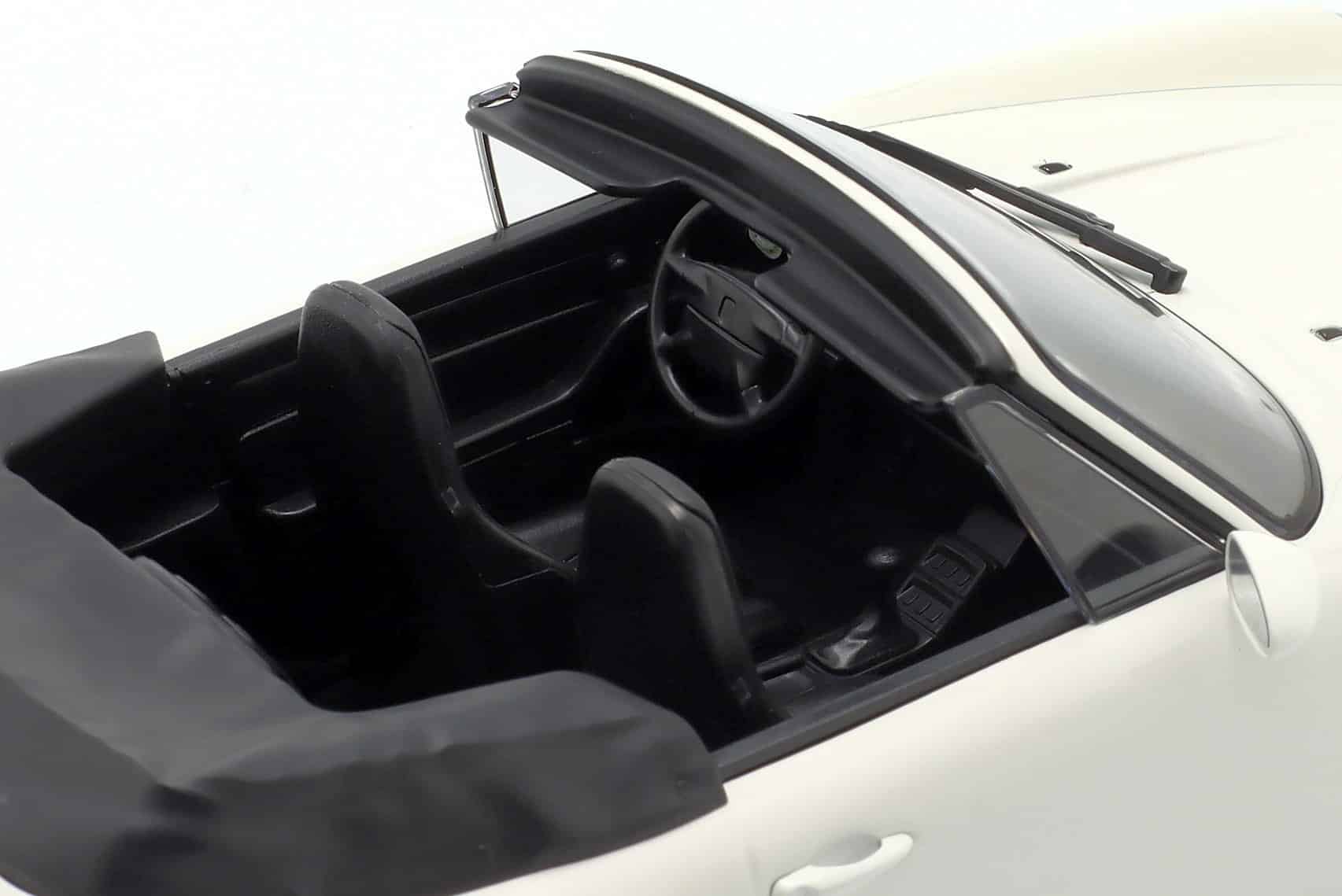 Minichamps 1:18 Porsche 911 (993) Cabriolet White 1994 (155061131) Limited Edition Diecast Model 5 Minichamps 1:18 Porsche 911 (993) Cabriolet White 1994 (155061131) Limited Edition Diecast Model - Image 5