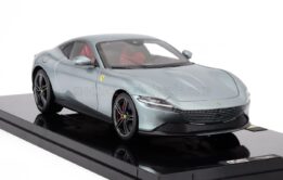 Polistil - 1:18 Ferrari Roma 2019 Grey Metallic with Showcase - Limited Edition Resin Model