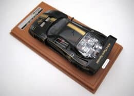 Tecnomodel - 1:18 Ferrari F40 LM 1996 JPS Black Version (With Showcase) - Limited Edition Resin Model