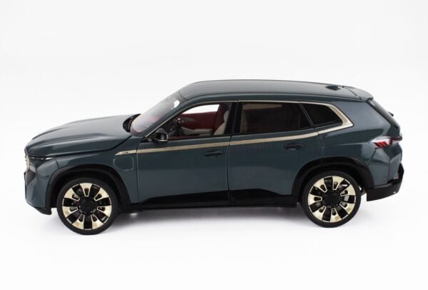 Minichamps - 1:18 BMW XM Dark Green Metallic 2023 - Diecast Model