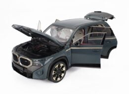 Minichamps - 1:18 BMW XM Dark Green Metallic 2023 - Diecast Model