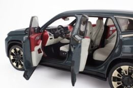 Minichamps - 1:18 BMW XM Dark Green Metallic 2023 - Diecast Model