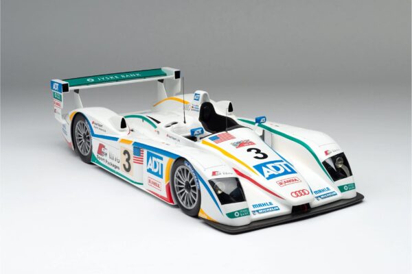 Spark 1:18 Audi R8 No.3 Champion Racing Winner 24H Le Mans 2005 M. Werner - JJ. Lehto - T. Kristensen (18LM05)