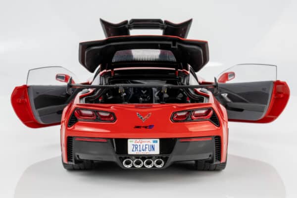 Ixo - 1:18 Chevrolet Corvette C7 ZR1 Red 2019 - Diecast Model 27 Ixo - 1:18 Chevrolet Corvette C7 ZR1 Red 2019 - Diecast Model