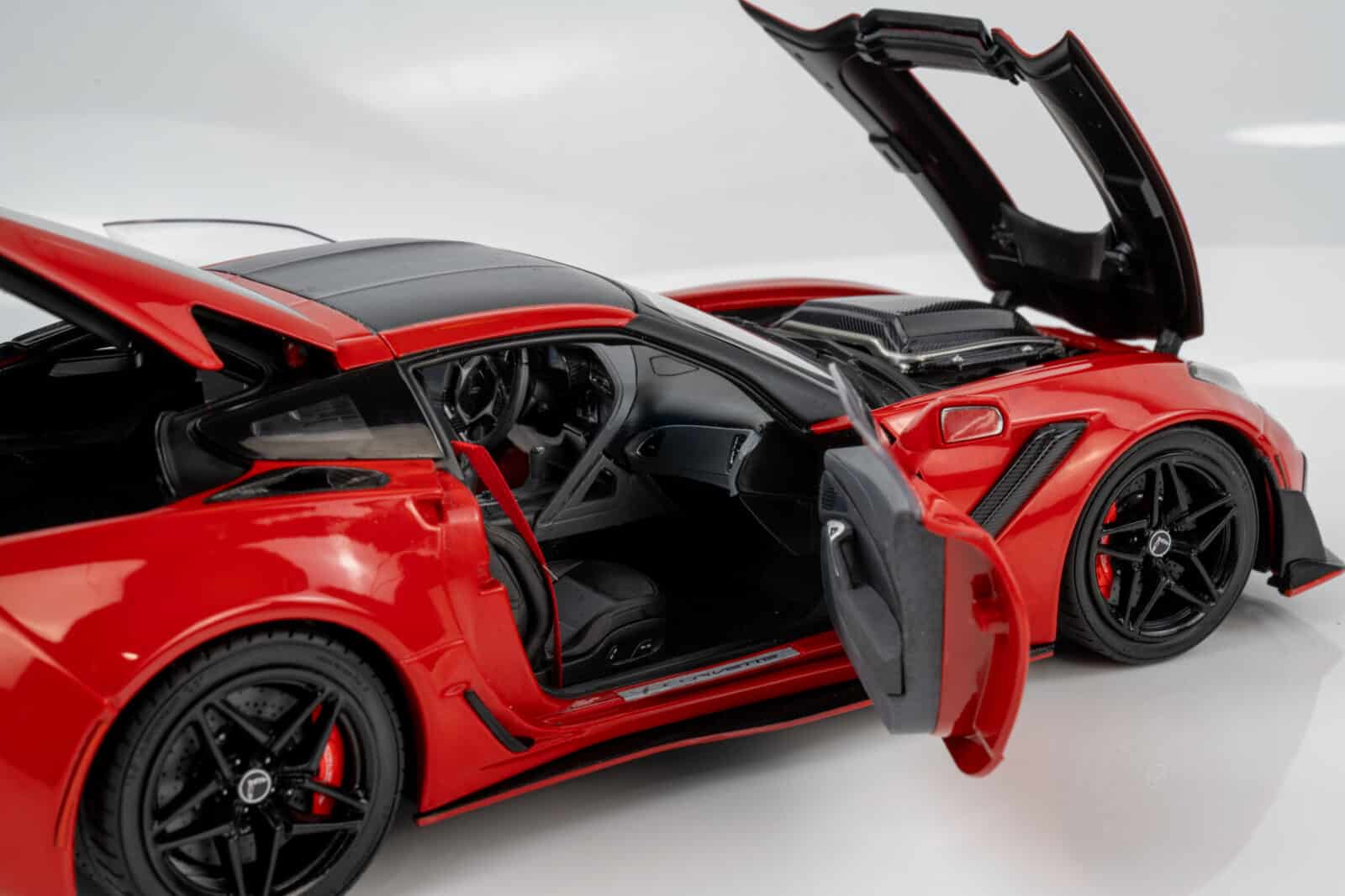 Ixo - 1:18 Chevrolet Corvette C7 ZR1 Red 2019 - Diecast Model