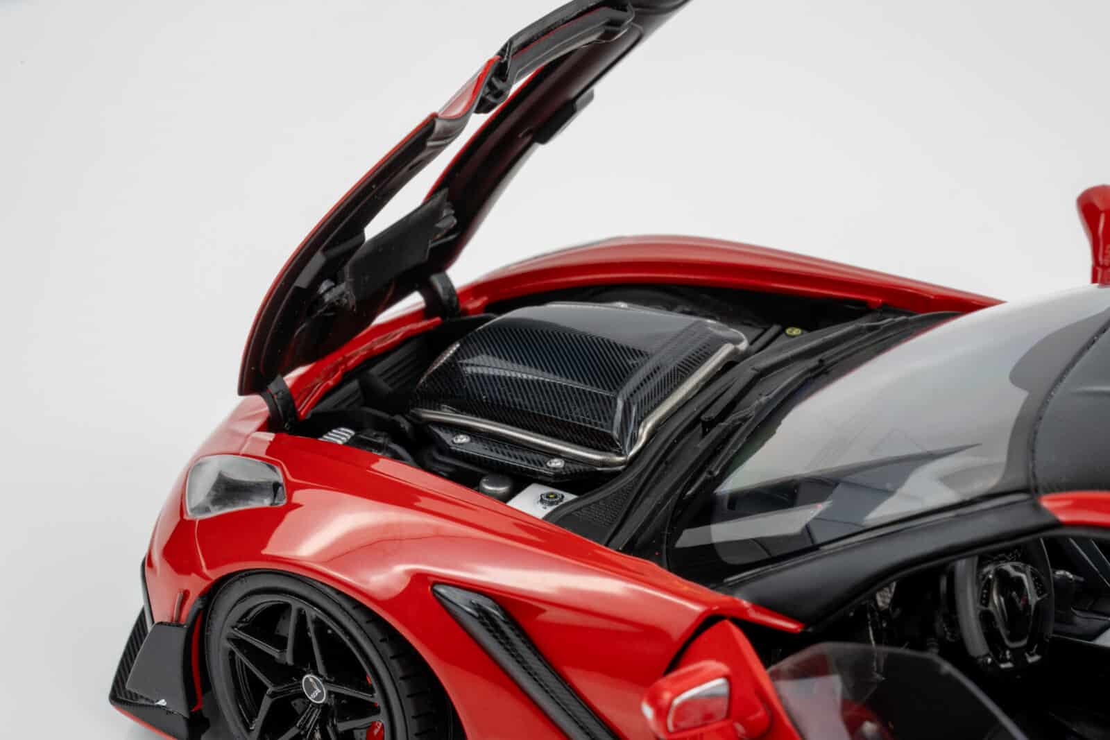 Ixo - 1:18 Chevrolet Corvette C7 ZR1 Red 2019 - Diecast Model