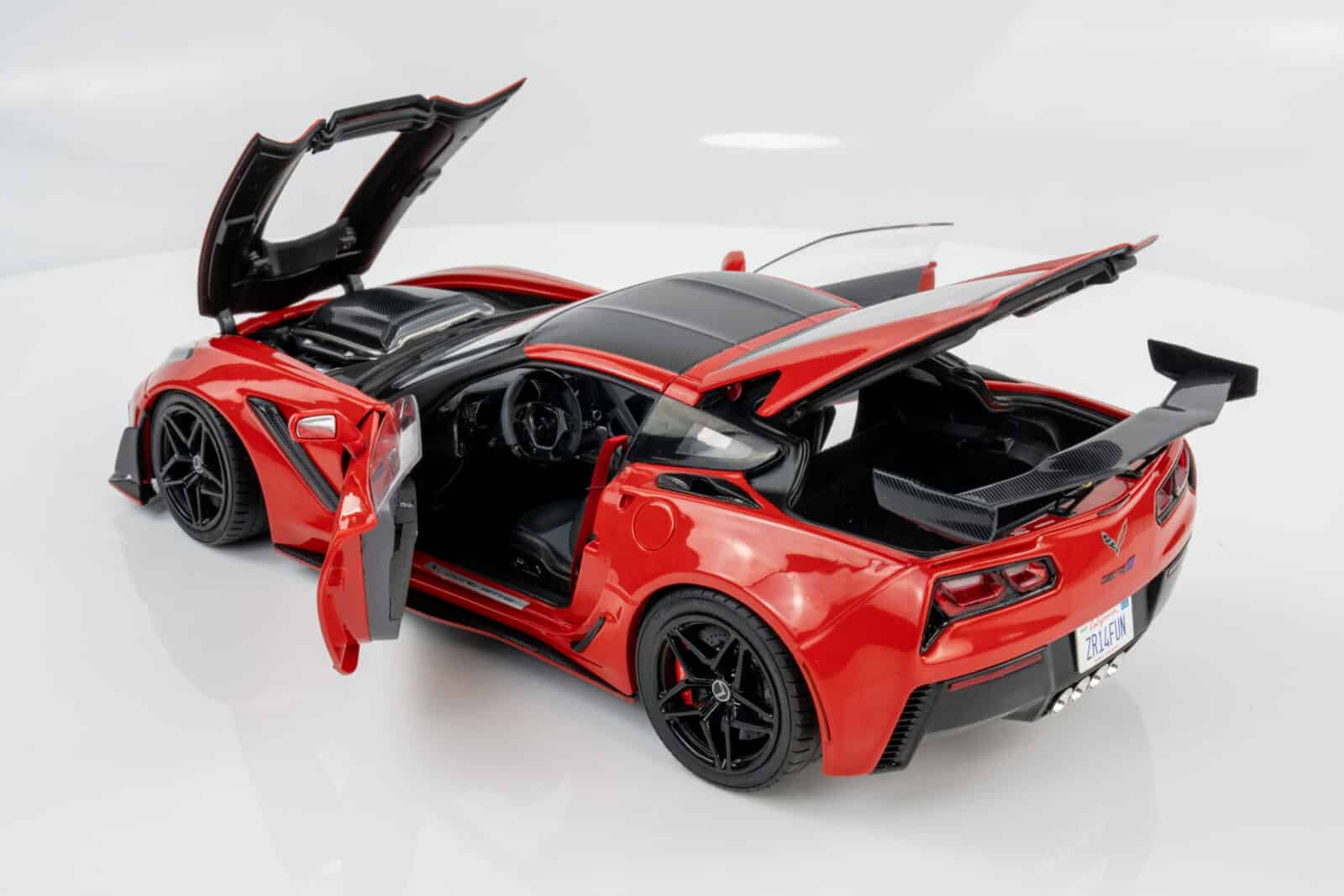 Ixo - 1:18 Chevrolet Corvette C7 ZR1 Red 2019 - Diecast Model