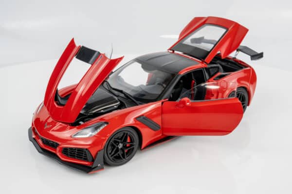 Ixo - 1:18 Chevrolet Corvette C7 ZR1 Red 2019 - Diecast Model 23 Ixo - 1:18 Chevrolet Corvette C7 ZR1 Red 2019 - Diecast Model