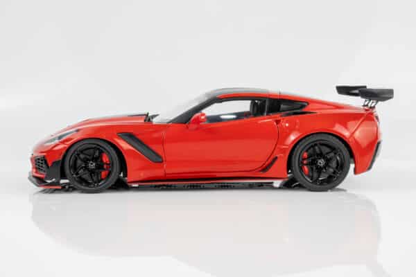 Ixo - 1:18 Chevrolet Corvette C7 ZR1 Red 2019 - Diecast Model 33 Ixo - 1:18 Chevrolet Corvette C7 ZR1 Red 2019 - Diecast Model