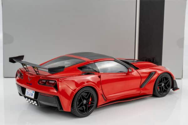 Ixo - 1:18 Chevrolet Corvette C7 ZR1 Red 2019 - Diecast Model 21 Ixo - 1:18 Chevrolet Corvette C7 ZR1 Red 2019 - Diecast Model