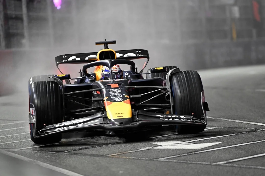 Spark - 1:18 Oracle Red Bull Racing RB21 No.1 Max Verstappen Winner Las Vegas GP 2025 - Resin Model 1 18S1116