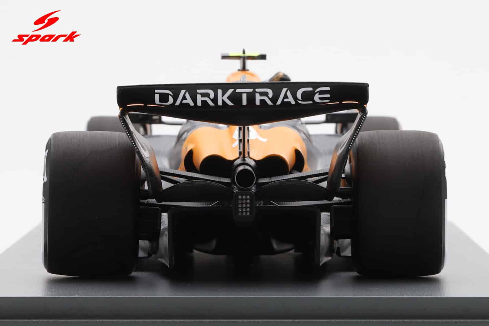 Spark 1:18 McLaren MCL38 McLaren No.4 Lando Norris Winner Abu