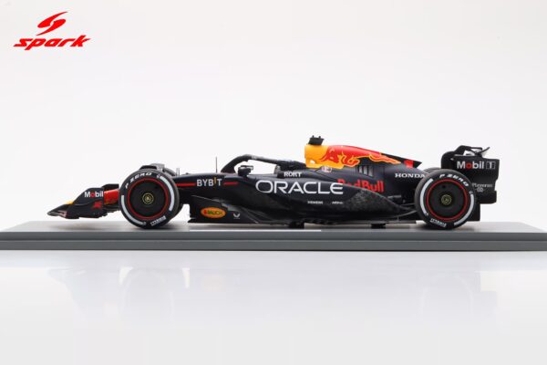 Spark 1:18 Red Bull Racing RB20 No.1 Max Verstappen World Champion 2024 Las Vegas GP (18S666) Resin Model 12 Spark 1:18 Red Bull Racing RB20 No.1 Max Verstappen World Champion 2024 Las Vegas GP (18S666) Resin Model
