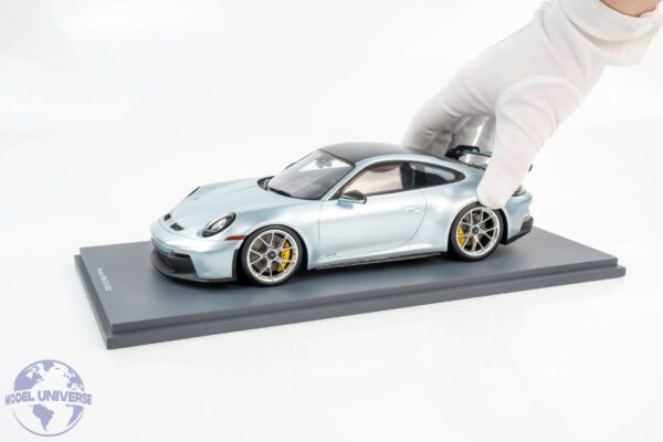 Schuco - 1:18 Porsche 911 (992) GT3 Coupe 2022 Silver - Resin Model 7 18U00111 Porsche 911 GT3 Silver 1