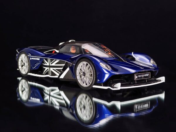 FrontiArt - 1:18 Aston Martin Valkyrie Sabiro Blue Union Jack - Limited Edition Resin Model 17 FrontiArt - 1:18 Aston Martin Valkyrie Sabiro Blue Union Jack - Limited Edition Resin Model