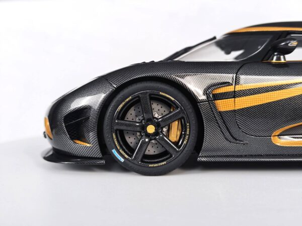 FrontiArt - 1:18 Koenigsegg Agera S Hundra Carbon Gold (Full Openings) - Limited Edition Resin Model 36 FrontiArt - 1:18 Koenigsegg Agera S Hundra Carbon Gold (Full Openings) - Limited Edition Resin Model